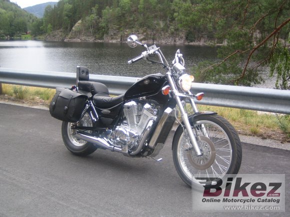 1996 Suzuki VS 600 GLF Intruder photo